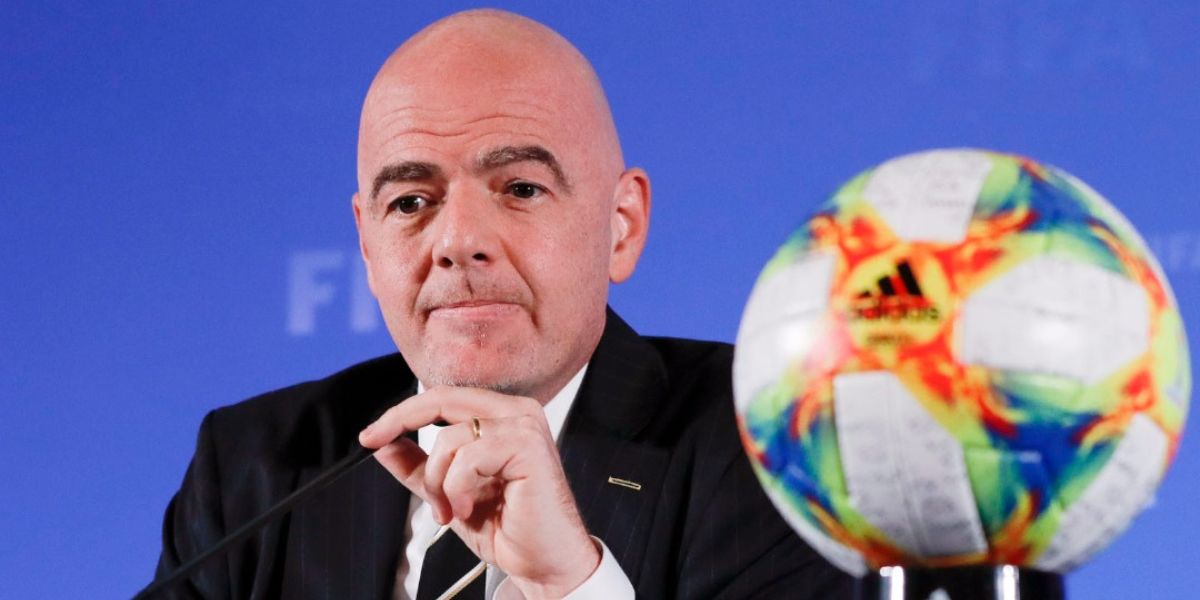 La FIFA retire deux arbitres français des matchs restants de la Coupe du monde