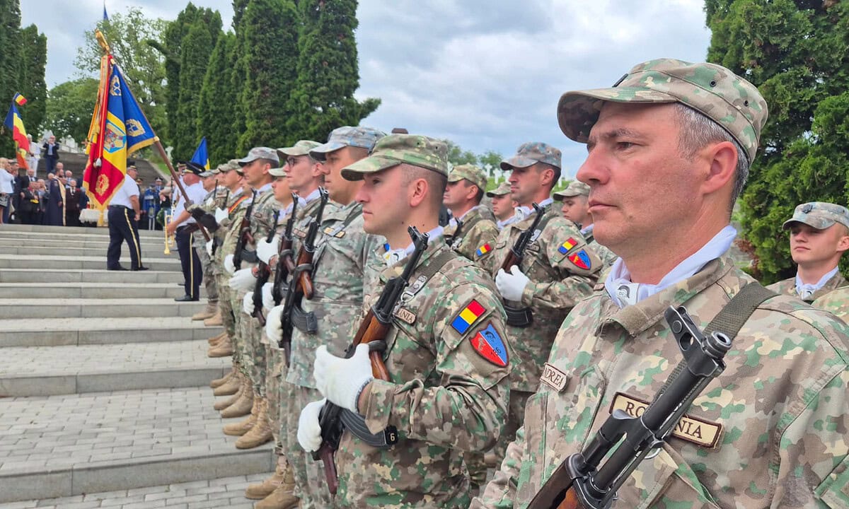 Alba Iulia marchează Ziua Eroilor cu ceremonii religioase și defilări militare