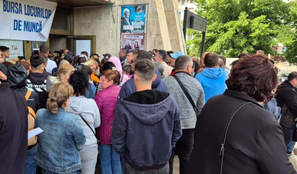 Peste 350 de locuri de muncă disponibile în județul Alba