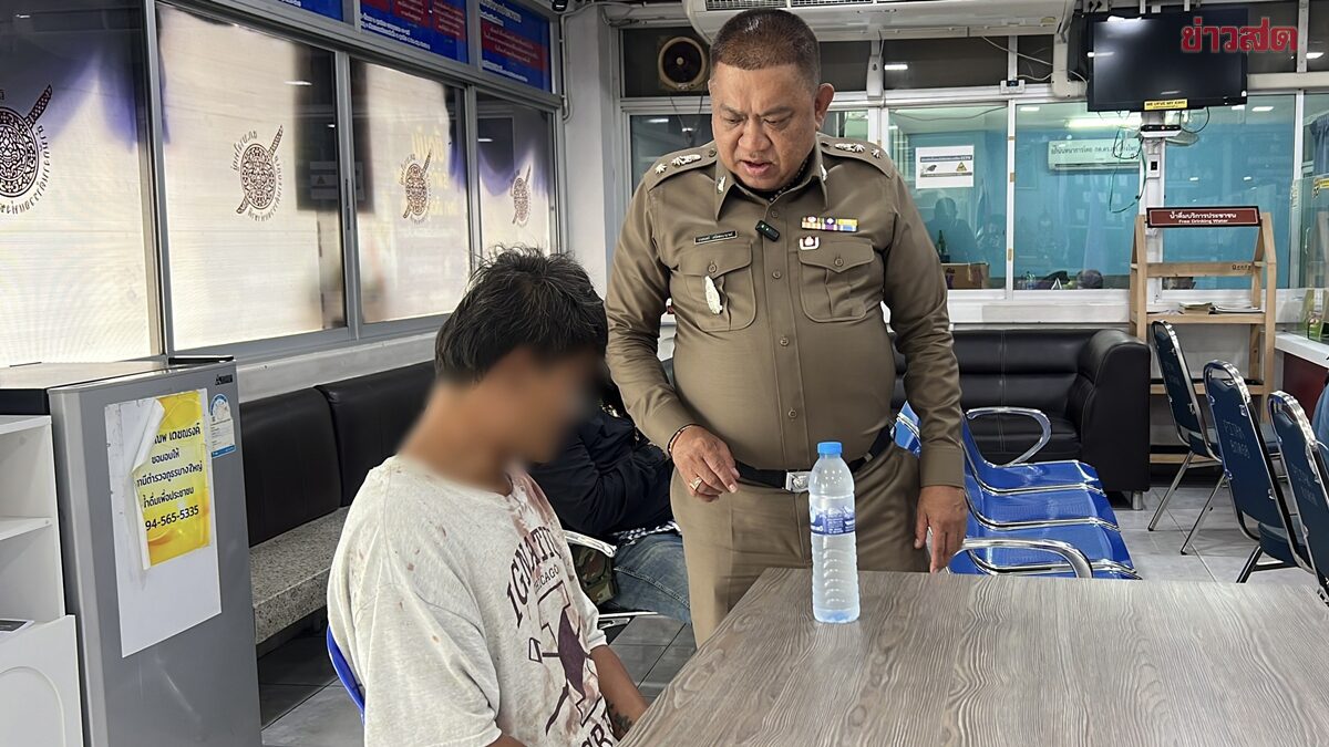 ชายวัย 39 ปีถูกจับหลังกระชากกระเป๋าแม่ค้าผักในตลาดบางใหญ่ ประชาชนรุมประชาทัณฑ์ทันที